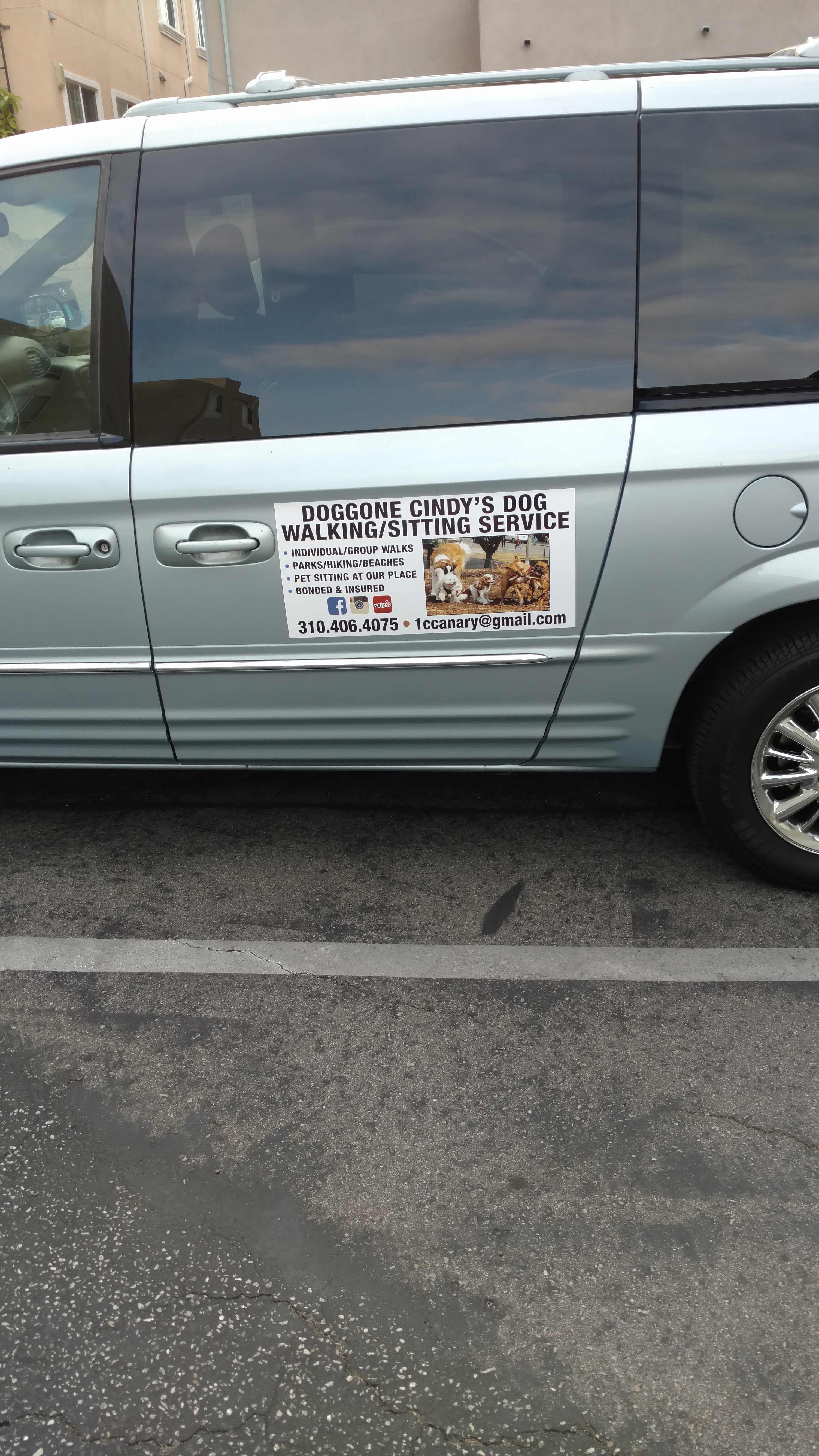 2017-5-17 Sign Dog Boarding 1522 Closeup