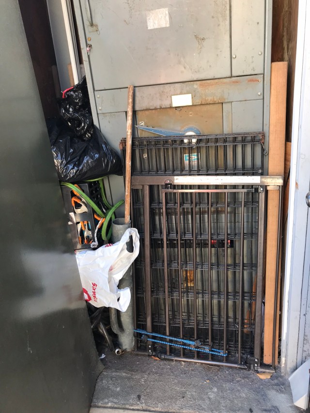 2018-3-27 Proof Dog Boarding Supplies at Power Supply 1522